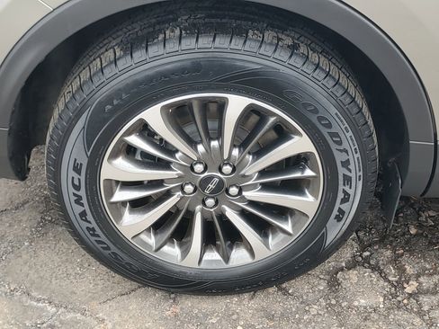 Certified 2023 Lincoln Nautilus AWD w/ Premium Package image 7