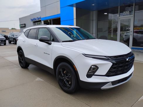 Used 2024 Chevrolet Blazer LT w/ Convenience Package FWD image 3