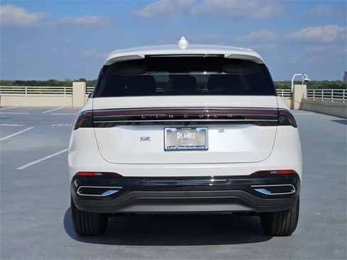 New 2026 Lincoln Nautilus Premier image 6