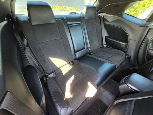 Used 2015 Dodge Challenger R/T Scat Pack w/ Leather Interior Group RWD image 18