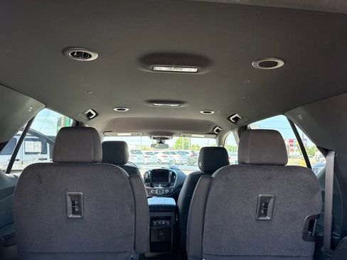 Used 2023 Chevrolet Traverse LT FWD image 10