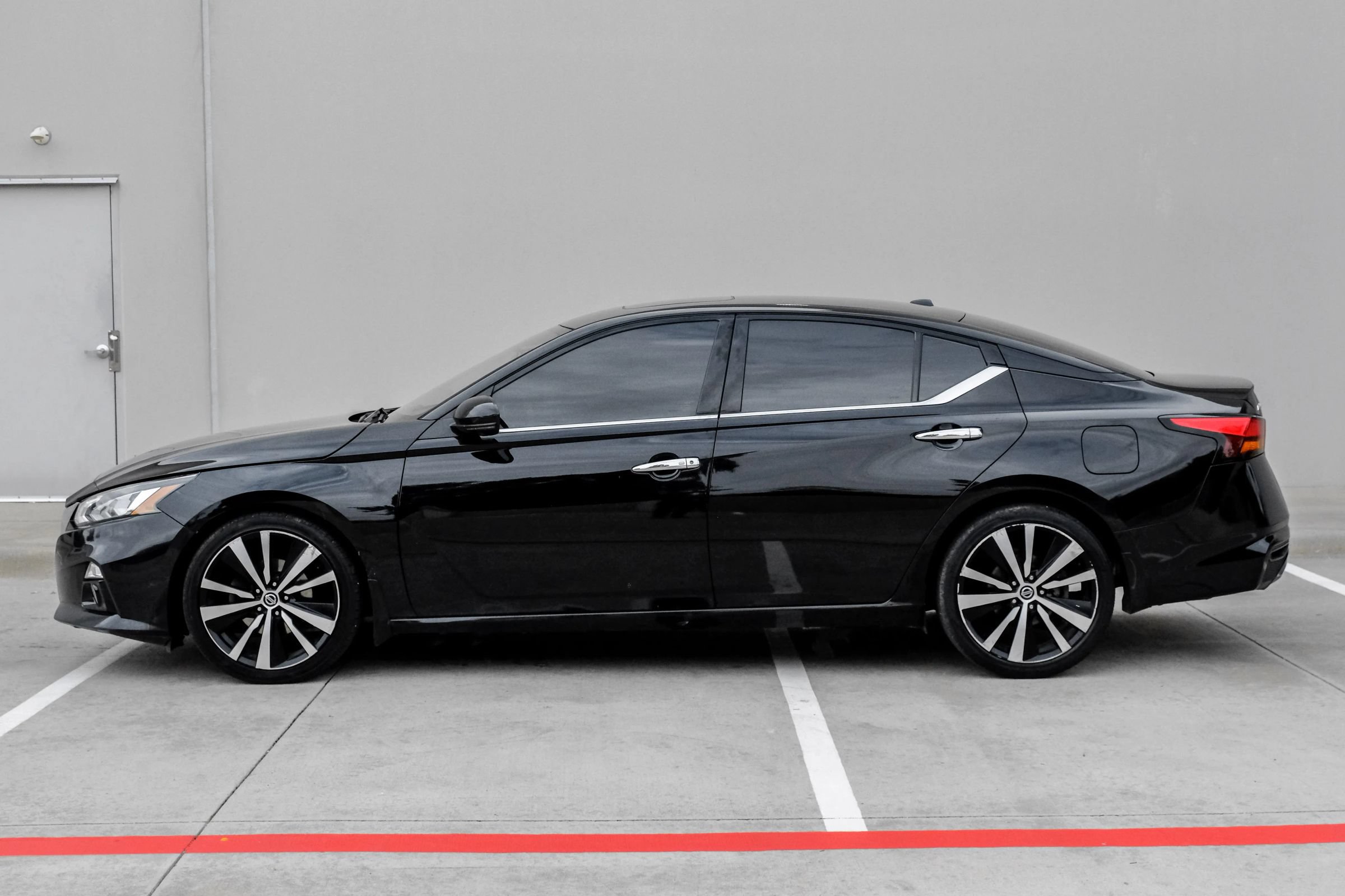 Used 2020 Nissan Altima 2.5 Platinum FWD image 10