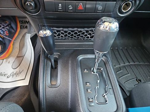 Used 2012 Jeep Wrangler Sahara w/ Connectivity Group AWD/4WD image 29
