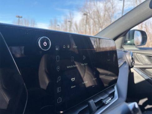 Used 2025 Chevrolet Equinox LT w/ Convenience Package II image 33