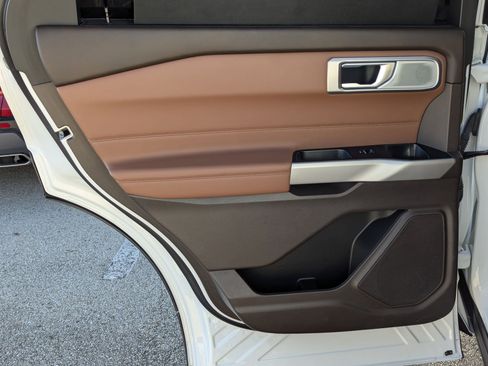 Used 2023 Ford Explorer King Ranch w/ Technology Package image 16