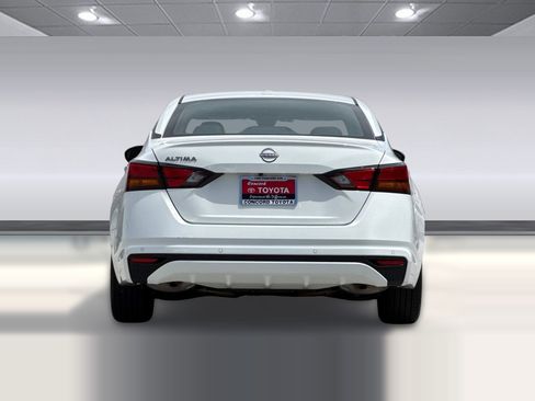 Used 2025 Nissan Altima 2.5 SV FWD image 9