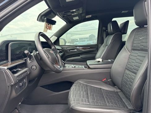 Used 2023 Cadillac Escalade Sport Platinum w/ LPO, ONYX Package AWD/4WD image 5