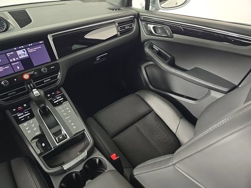 Certified 2026 Porsche Macan AWD/4WD image 23