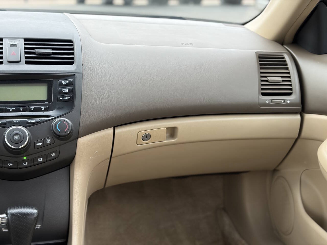 Used 2005 Honda Accord LX image 23
