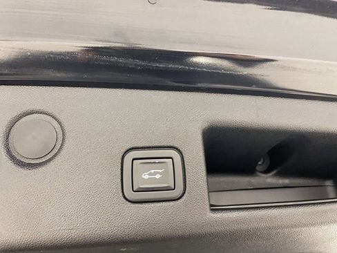 Used 2020 Chevrolet Equinox LT w/ Midnight Edition image 14