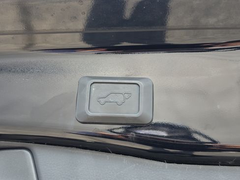 Used 2022 Toyota RAV4 SE w/ Convenience Package AWD/4WD image 8