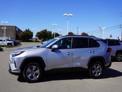 Used 2025 Toyota RAV4 XLE w/ Weather Package AWD/4WD image 6