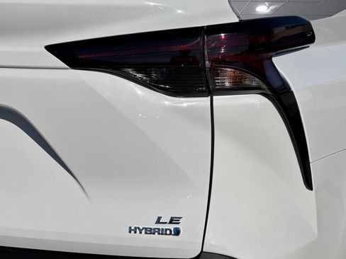 Used 2024 Toyota Sienna LE image 12