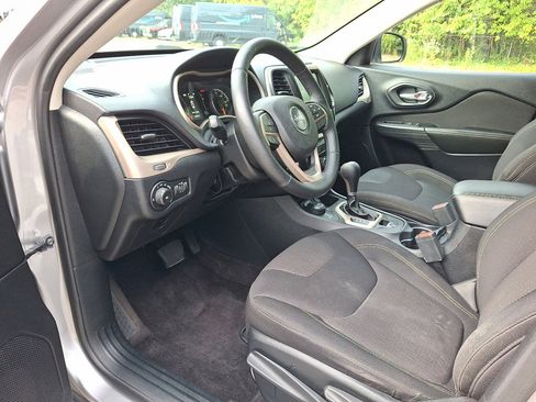 Used 2017 Jeep Cherokee Latitude w/ Cold Weather Group image 24