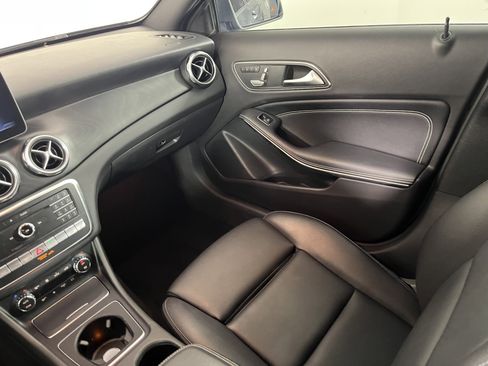 Used 2019 Mercedes-Benz GLA 250 4MATIC image 11