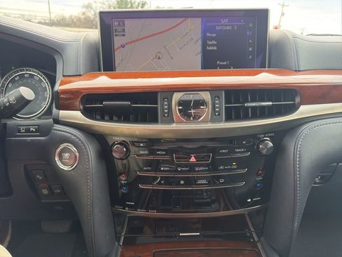 Used 2016 Lexus LX 570 4WD w/ Luxury Package image 37