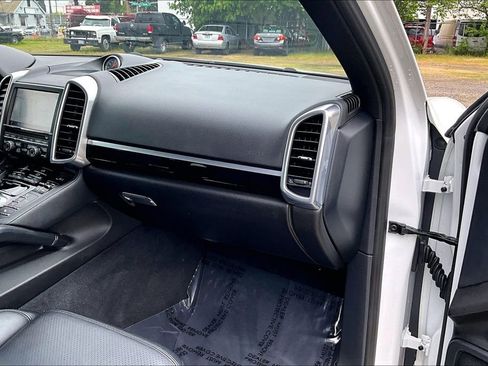 Used 2014 Porsche Cayenne AWD/4WD image 19