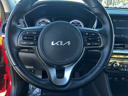 Certified 2022 Kia Niro LXS image 22