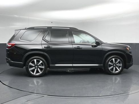 Used 2025 Honda Pilot Touring image 8