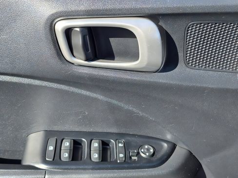 Used 2021 Hyundai Venue SE image 13