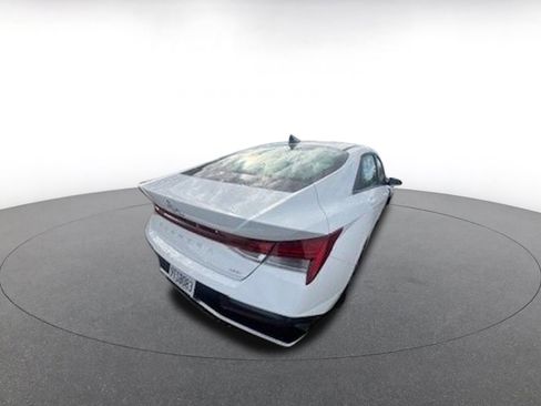 Used 2025 Hyundai Elantra Limited image 8