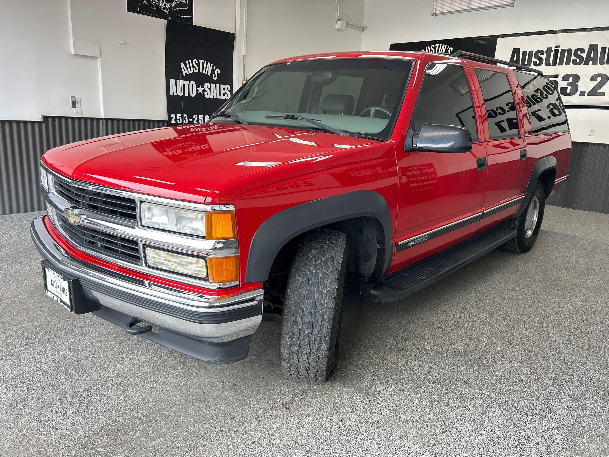 Used 1999 Chevrolet Suburban 4WD w/ Preferred Equipment Group 3 image 3