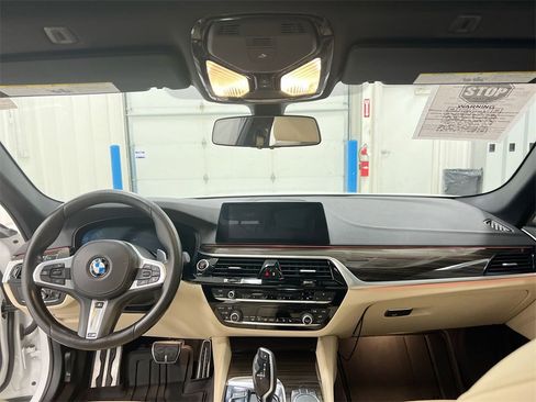 Used 2019 BMW M550i xDrive w/ Premium Package image 10