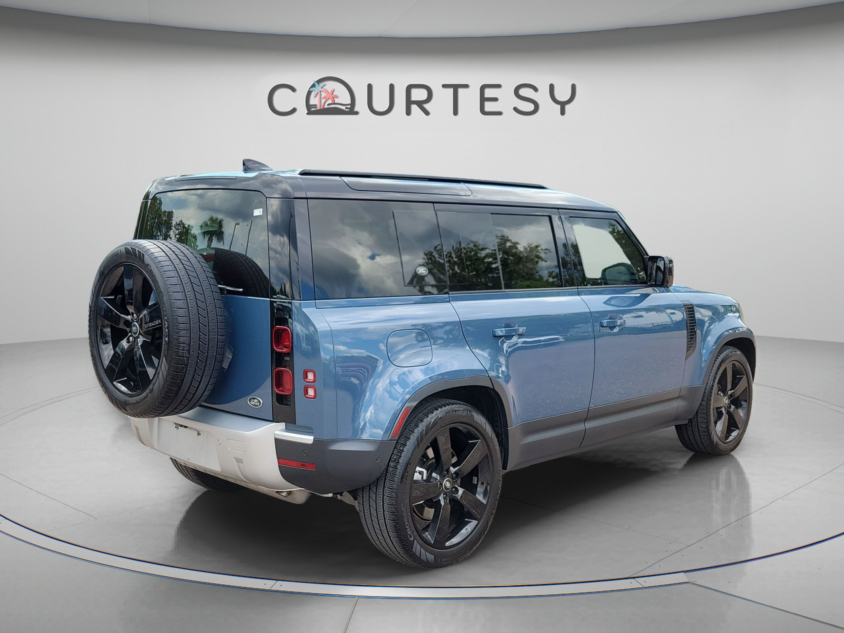 Used 2023 Land Rover Defender 110 S AWD/4WD image 10