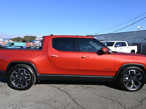 Used 2025 Rivian R1T Adventure image 16