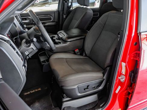 Used 2024 RAM 2500 Big Horn w/ Sport Appearance Package image 30