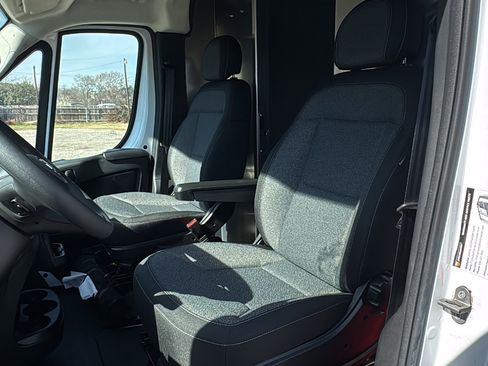 Used 2025 RAM ProMaster 2500 w/ Convenience Group image 13
