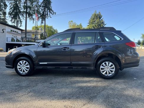 Used 2010 Subaru Outback 2.5i AWD/4WD image 7