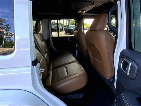 Used 2022 Jeep Wrangler Unlimited Sahara w/ Cold Weather Group AWD/4WD image 16