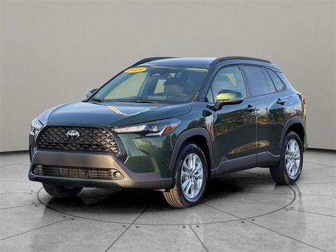 Used 2023 Toyota Corolla Cross LE image 2