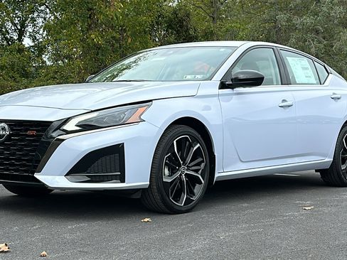 New 2025 Nissan Altima 2.5 SR image 2