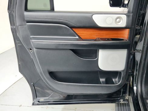 Used 2018 Lincoln Navigator L Reserve w/ Technology Package AWD/4WD image 24