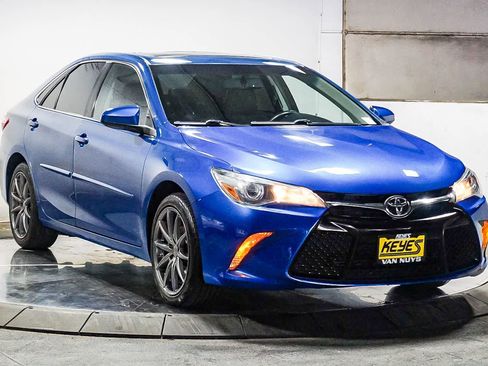 Certified 2017 Toyota Camry SE image 4