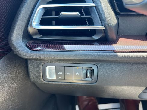 Used 2025 Chevrolet Traverse Z71 AWD/4WD image 16