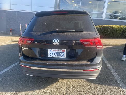 Used 2020 Volkswagen Tiguan SE w/ Panoramic Sunroof Package image 5