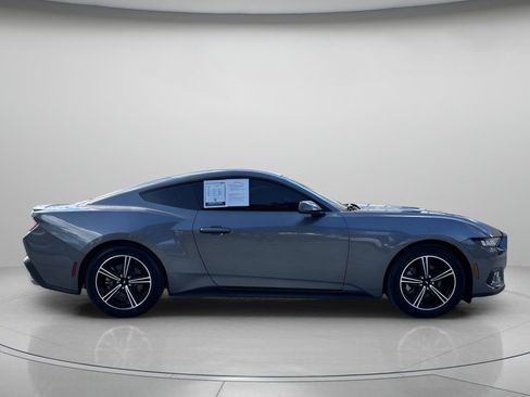 Used 2025 Ford Mustang Premium image 2
