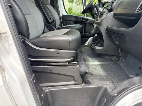 Used 2025 RAM ProMaster 2500 w/ Convenience Group FWD image 13