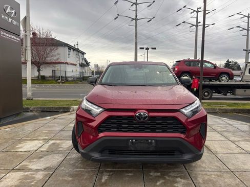 Used 2025 Toyota RAV4 LE AWD/4WD image 3