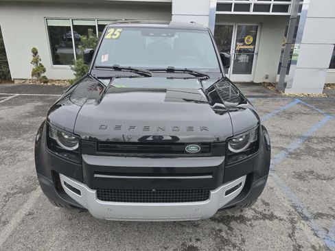 Used 2025 Land Rover Defender 110 S image 9