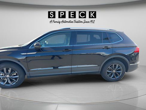 Used 2024 Volkswagen Tiguan SE AWD/4WD image 4