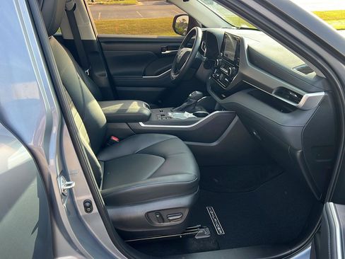 Certified 2024 Toyota Highlander XLE image 13