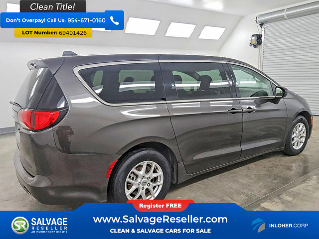 Used 2022 Chrysler Voyager LX FWD image 4