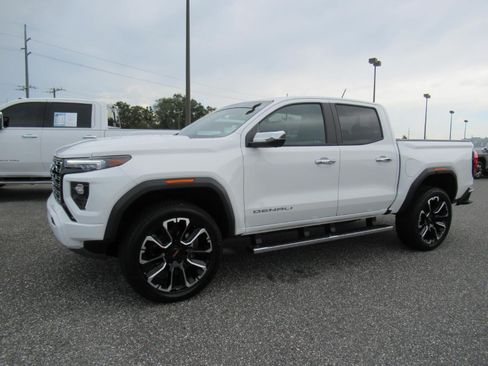 Used 2023 GMC Canyon Denali AWD/4WD image 4
