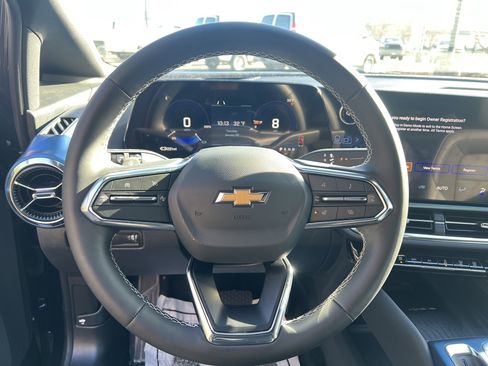 New 2026 Chevrolet Equinox EV LT AWD/4WD image 19