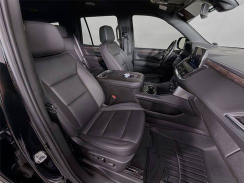 Used 2022 Chevrolet Tahoe LT w/ Luxury Package AWD/4WD image 31
