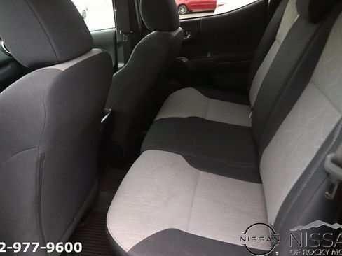 Used 2020 Toyota Tacoma TRD Sport image 15